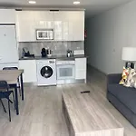 Airconditioned 2bed Poolside 아파트 *