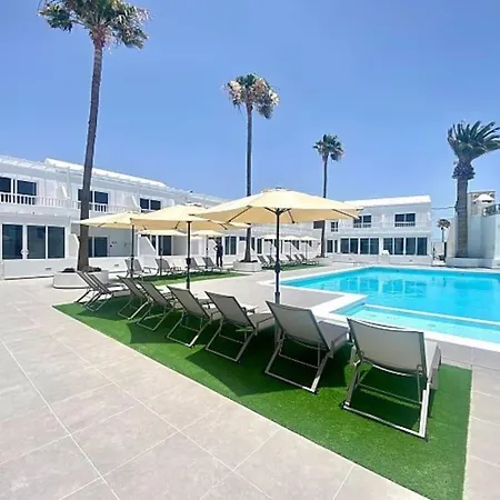 Puerto Del Carmen Airconditioned 2bed Poolside Apartment Puerto del Carmen (Lanzarote)