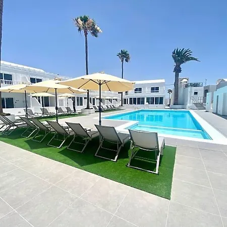 Puerto Del Carmen Airconditioned 2bed Poolside Apartment *