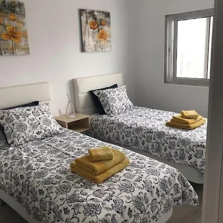Puerto Del Carmen Airconditioned 2bed Poolside Apartment