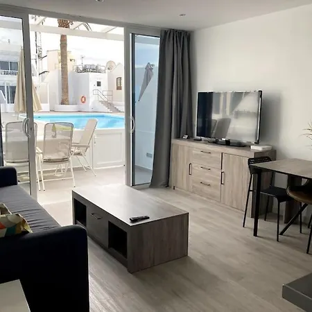 Puerto Del Carmen Airconditioned 2bed Poolside Apartment Puerto del Carmen (Lanzarote)